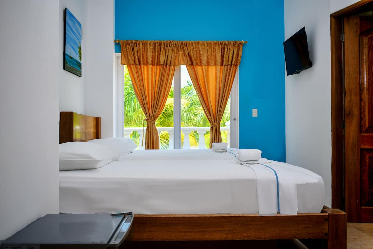 Triple Room | 3 bedrooms, minibar, individually decorated, individually furnished