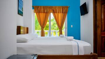 Habitació triple | 3 dormitoris, minibar, decoració individual i mobiliari individual