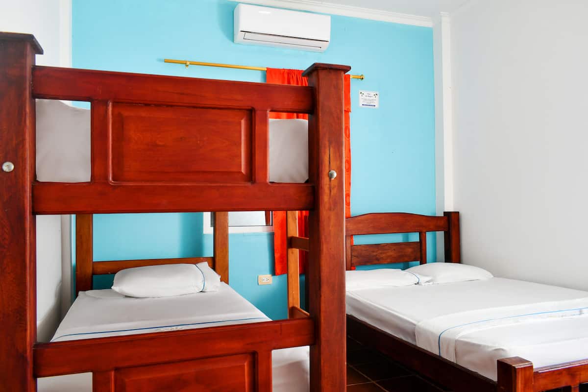 Standaard appartement, 3 slaapkamers | Een minibar, verduisterende gordijnen, individueel gedecoreerd