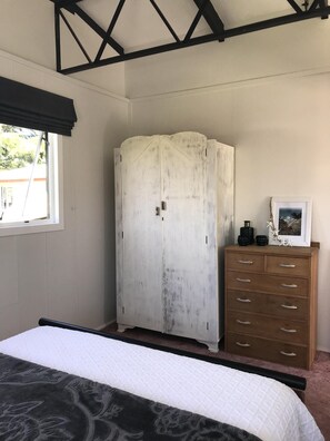 1 bedroom, iron/ironing board, travel cot, free WiFi