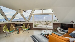 Living area - Palm Springs Retreat with Amazing Views (Palm Springs)