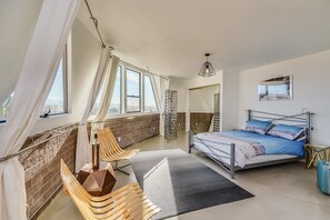 Premium bedding, iron/ironing board, free WiFi, bed sheets - Palm Springs Retreat with Amazing Views (Palm Springs)