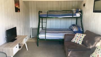 2 bedrooms, iron/ironing board, bed sheets