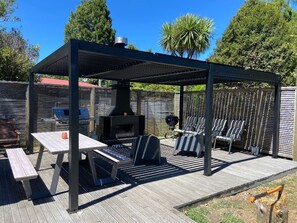 Outdoor dining - Kingfisher - Kuratau Holiday Home (Kuratau)