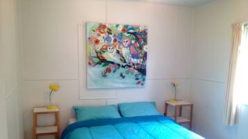 2 bedrooms, iron/ironing board, bed sheets