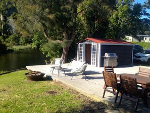 Outdoor dining - Kingfisher - Kuratau Holiday Home (Kuratau)