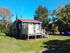 Exterior - Kingfisher - Kuratau Holiday Home (Kuratau)