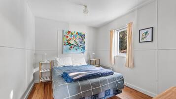 2 bedrooms, iron/ironing board, bed sheets