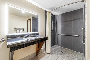 Room, 1 King Bed, Accessible, Non Smoking | Premium bedding, desk, laptop workspace, soundproofing - Quality Inn & Suites Victorville – Hesperia (Hesperia)