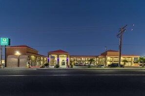Exterior - Quality Inn & Suites Victorville – Hesperia (Hesperia)