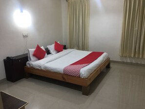 Deluxe Double Room, 1 King Bed | Blackout drapes, soundproofing, free WiFi, bed sheets - West Inn (Srinagar)