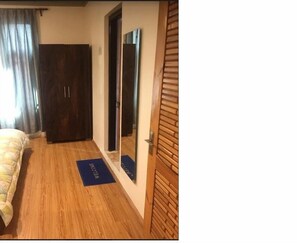 Deluxe Double Room, 1 King Bed | Blackout drapes, soundproofing, free WiFi, bed sheets