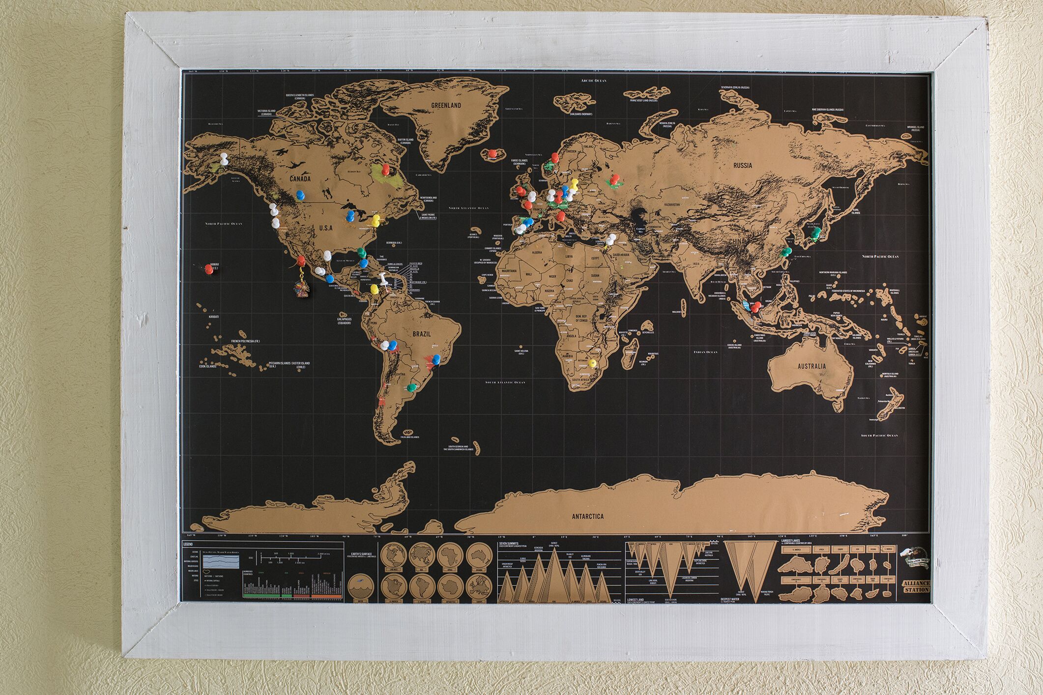 32-inch tv with cable channels, netflix, mp3 dock