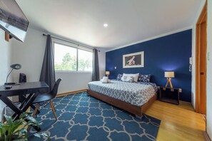 Premium bedding, down duvets, pillow-top beds, individually decorated - Casa Hidalgo (Mexico City)