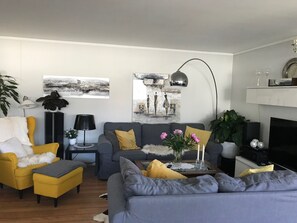Villa, 3 slaapkamers | Woonruimte | Een flatscreentelevisie