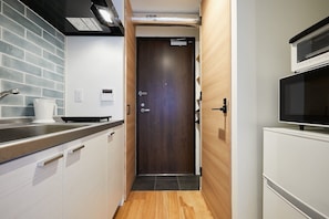 Apartment, 1 Bedroom | Private kitchen | Fridge, microwave, stovetop, cookware/dishes/utensils