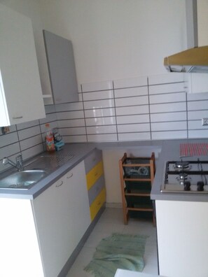 Fridge, stovetop, coffee/tea maker, cookware/dishes/utensils