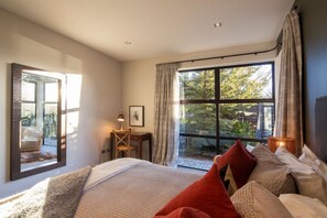 3 habitaciones, ropa de cama de alta calidad y escritorio 