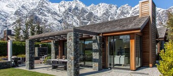 Sun Peaks Villa | Outdoor fireplace & hot tub | 2 mins to Jack`s Point golf