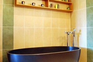 Badekar, hårtørrer, håndklæder, Sæbe