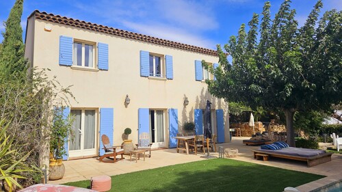 Large country house with swimming pool, SPA, terrace, garden, WIFI access 5 min from Sanary 