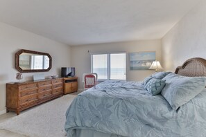 3 bedrooms, bed sheets