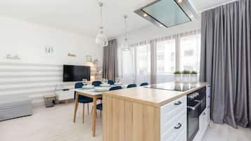 Kylskåp, mikrovågsugn, ugn och spishäll