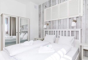 2 bedrooms, iron/ironing board, WiFi, bed sheets