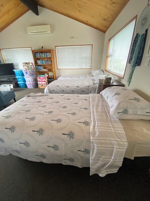 4 slaapkamers, een strijkplank/strijkijzer, wifi, beddengoed