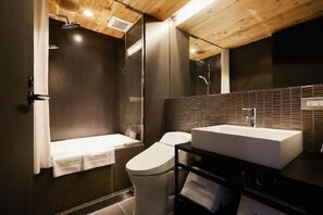 Duschwanne, Komfortbadewanne, kostenlose Toilettenartikel, Haartrockner