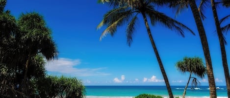 Am Strand, LiegestĂŒhle, StrandtĂŒcher