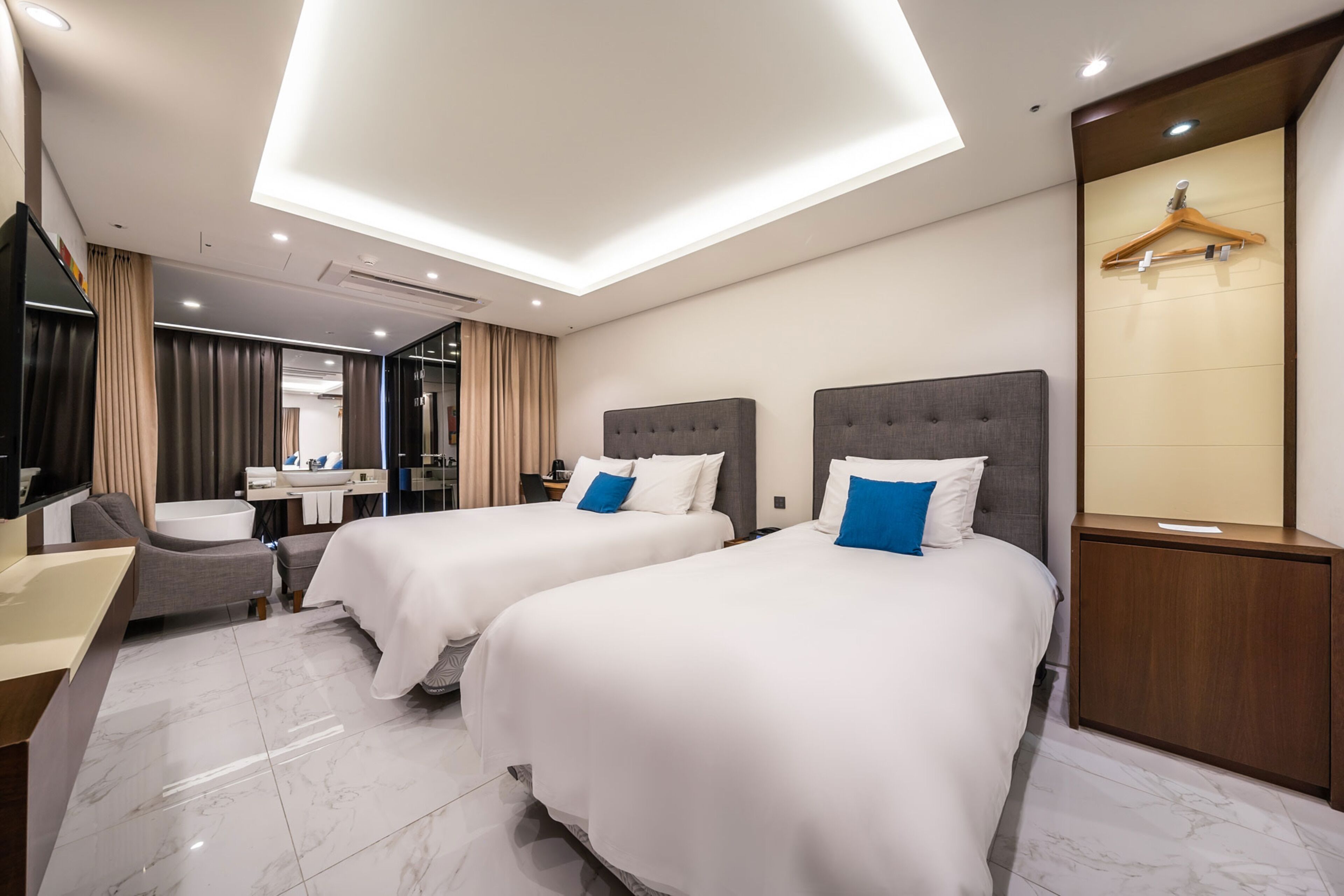 minibar, in-room safe, blackout curtains, iron/ironing board