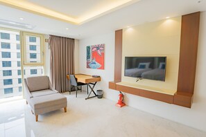 SweetMay Triple Room | ミニバー、セーフティボックス (室内)、遮光カーテン、アイロン / アイロン台