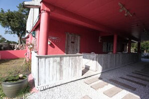 Phòng 4, ban công | Hiên