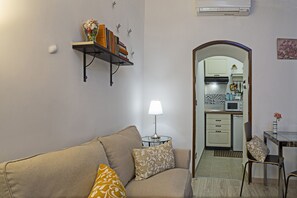 TV - Casa Rosa al Molo by Wonderful Italy (Genova)