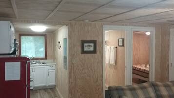 电视、DVD 播放器、影片库