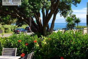 Property grounds - ONETANGI SEAVIEWS | Be My Guest (Onetangi)