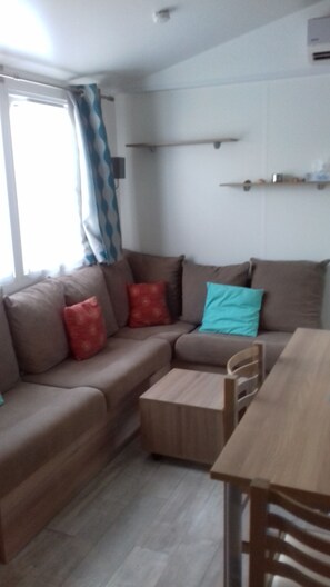 TV - RENTAL MOBIL HOME LATTES LAKE REVES (Lattes)