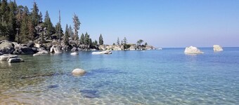 Mysig skåp belägen vid basen av Tahoe Donner Sk Resort