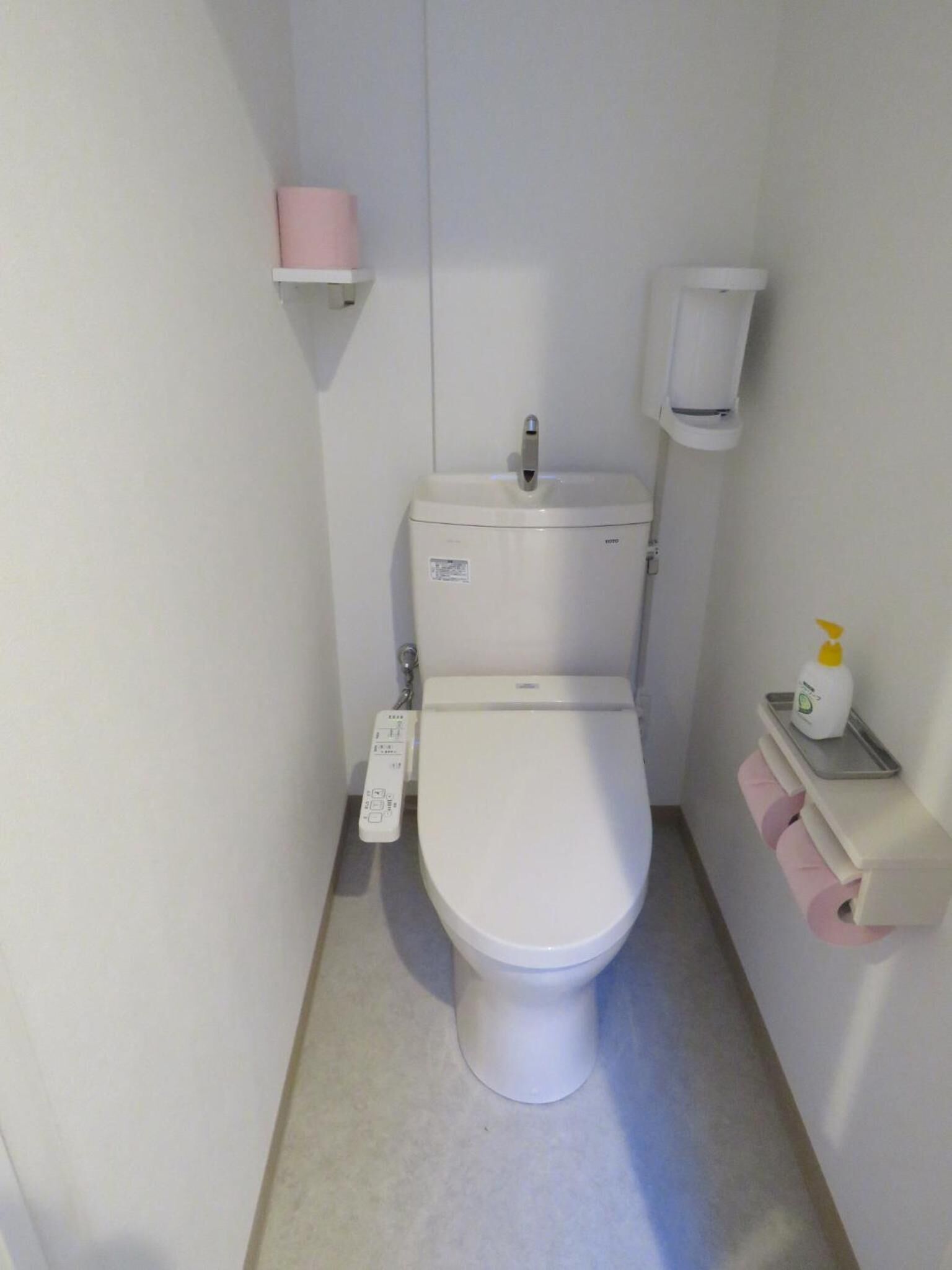 shower, free toiletries, hair dryer, slippers