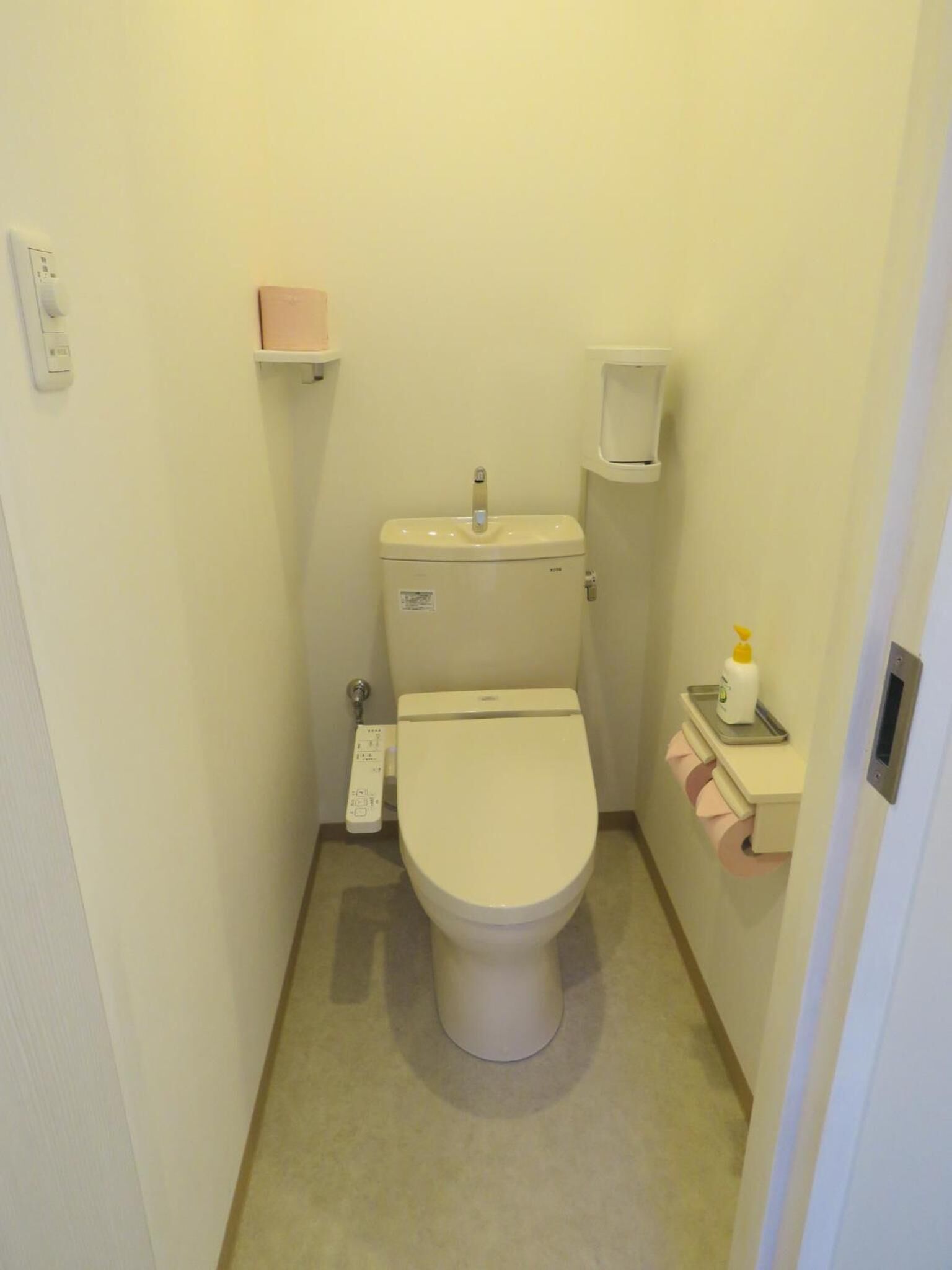 shower, free toiletries, hair dryer, slippers