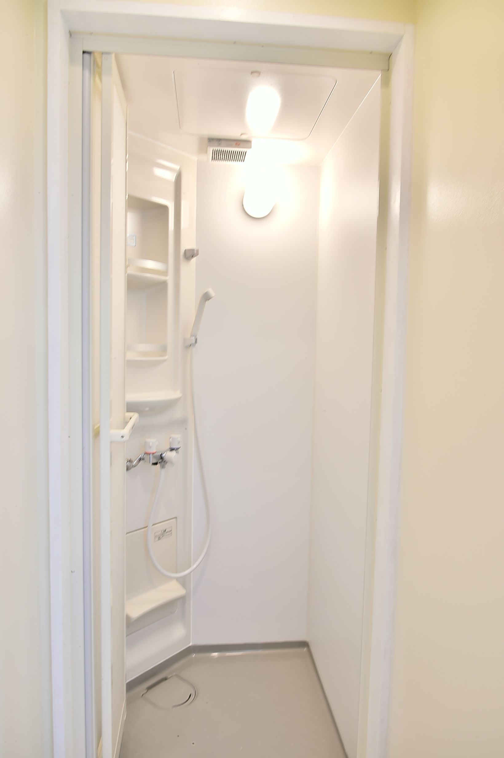 shower, free toiletries, hair dryer, slippers