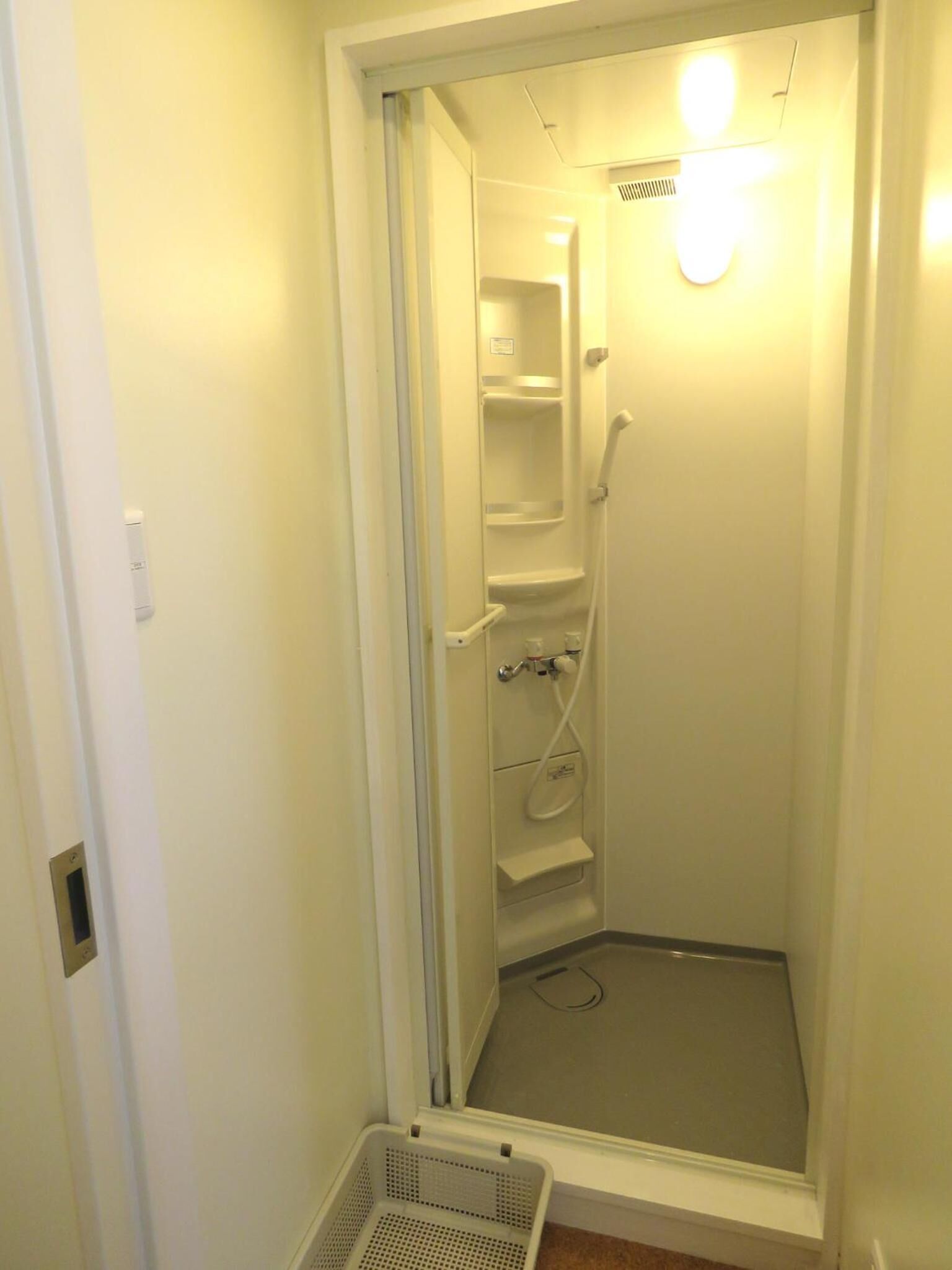 shower, free toiletries, hair dryer, slippers