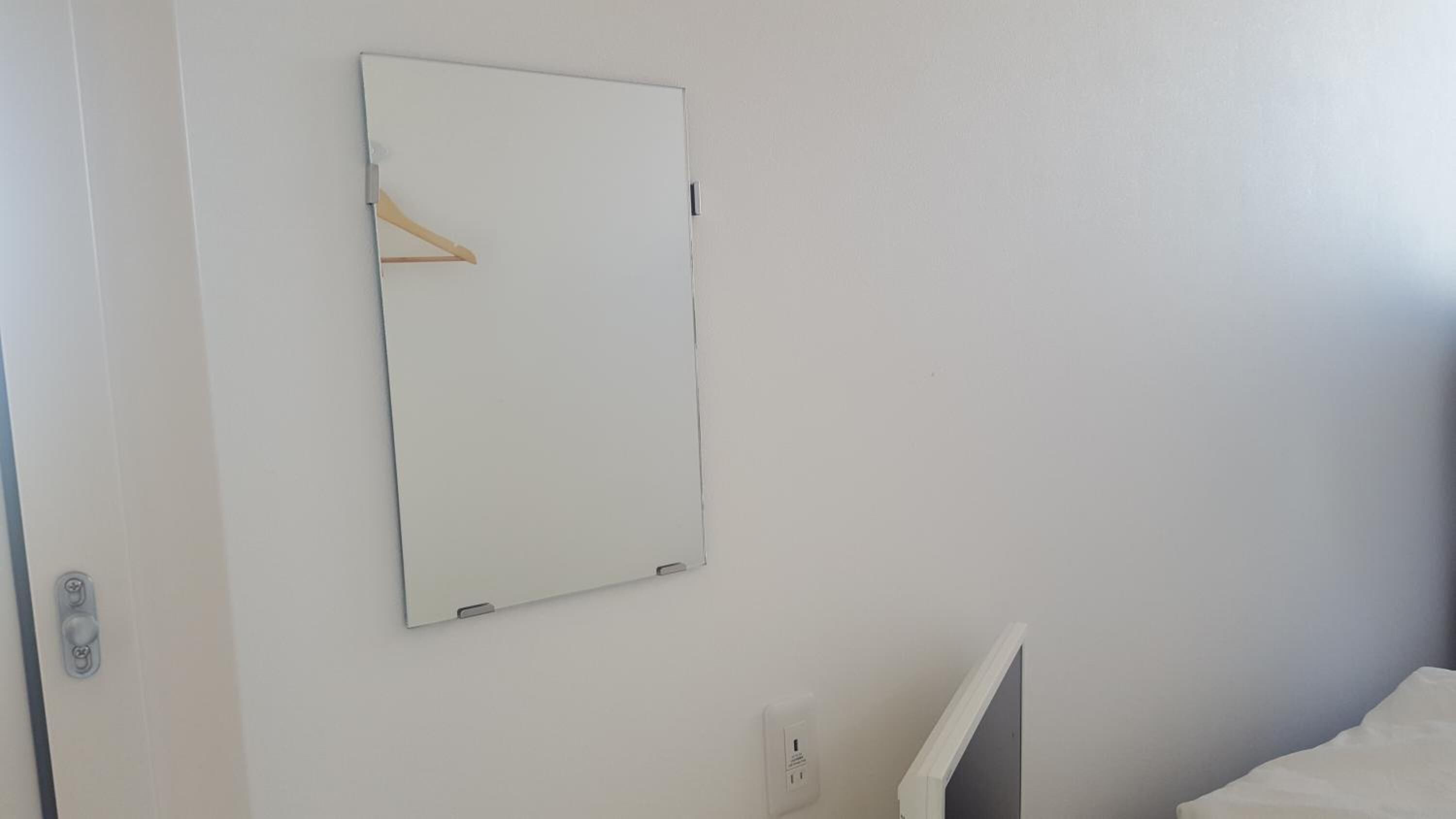 desk, laptop workspace, soundproofing, free wifi