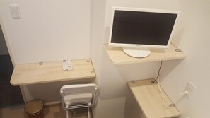 Shower, free toiletries, hair dryer, slippers - Chura Cabin Kokusai-Dori (Naha)