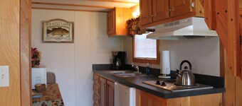"Gull Cottage" Charming Tiny House on Chesapeake Bay-Boat Launch/Slip included