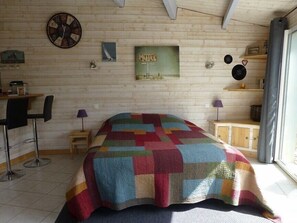 1 chambre, fer et planche à repasser, accès au Wi-Fi (inclus)