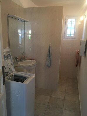 صورة غير مصنفة، 3 من 6، زرّ