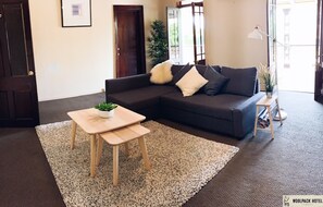 جناح إستديو | غرفة المعيشة | تلفزيون إل إي دي