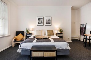 Minibar, blackout drapes, free WiFi, bed sheets